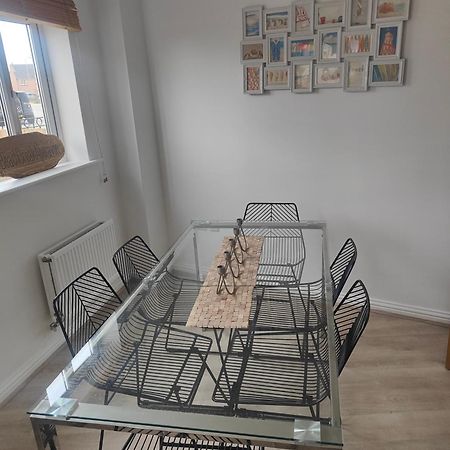 Beach Break Aberavon Holiday Home By The Sea ポート・タルボット エクステリア 写真