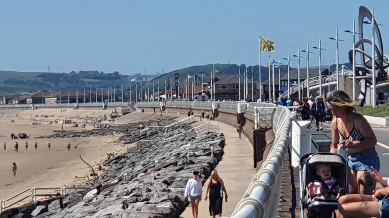 Beach Break Aberavon Holiday Home By The Sea ポート・タルボット エクステリア 写真